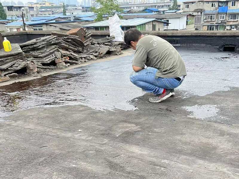 屋顶漏水维修需要请专业的公司和工程师