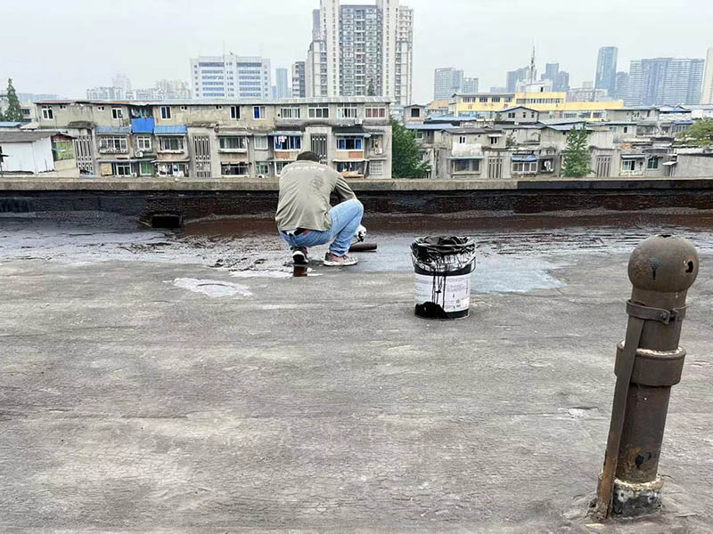 混凝土浇筑的屋面渗水怎么办