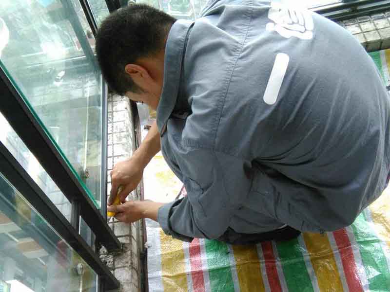 不知窗户维修找谁，电话约上门修窗户还能提前知道窗户维修多少钱