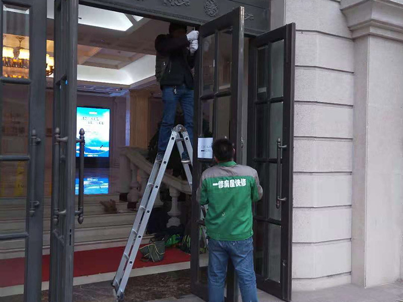 需要维修玻璃门哪家郑州公司是，郑州维修玻璃门窗哪家好