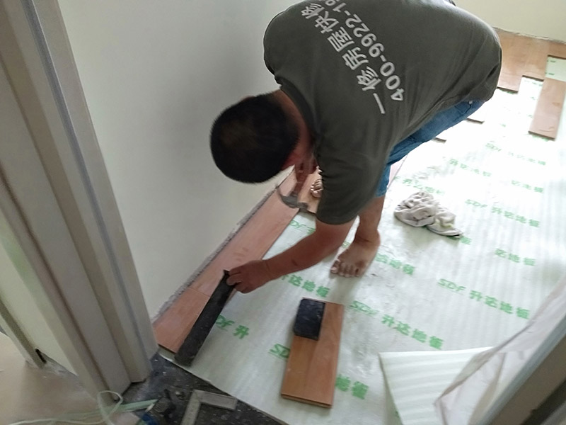 昆明pvc地板安装好的公司,昆明pvc地板翻新师傅,昆明pvc地板维修电话