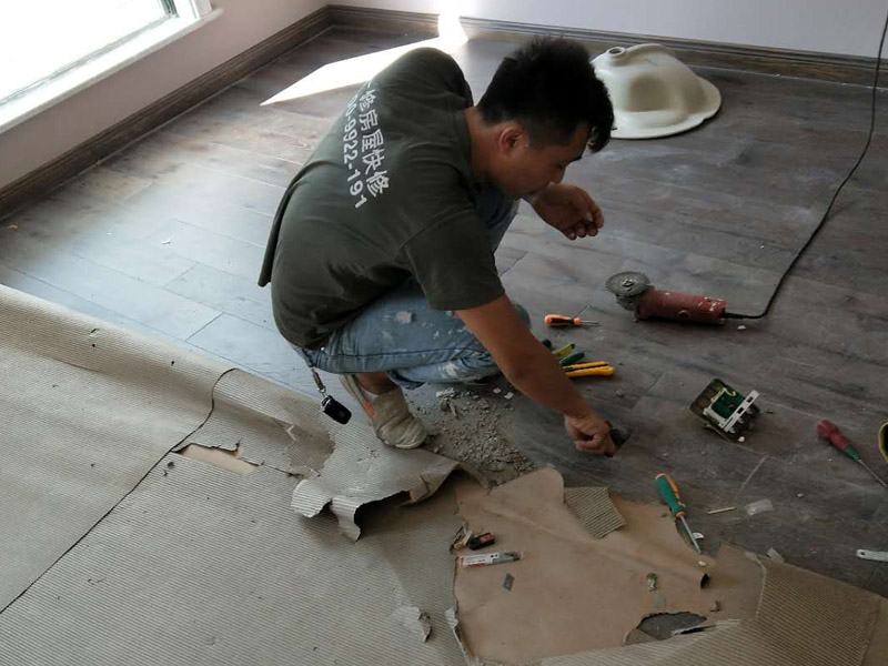 济南运动地板维修师傅哪里找,济南拼装地板如何清洗