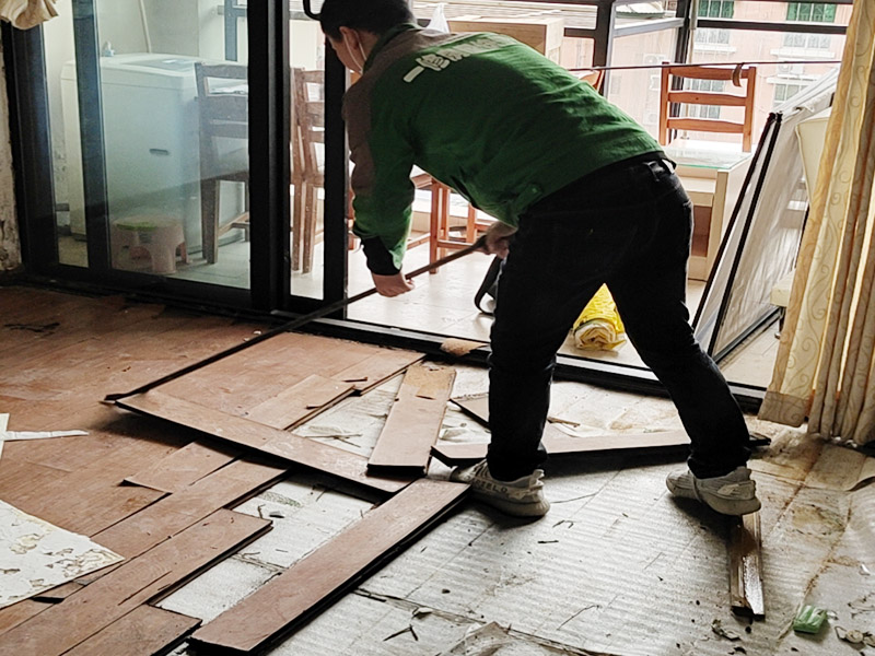 天津实木地板翻新哪里找工人做，天津实木地板翻新第一步做什么