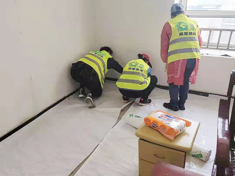 地板维修上门服务的专业师傅，通常如何局部更换木地板