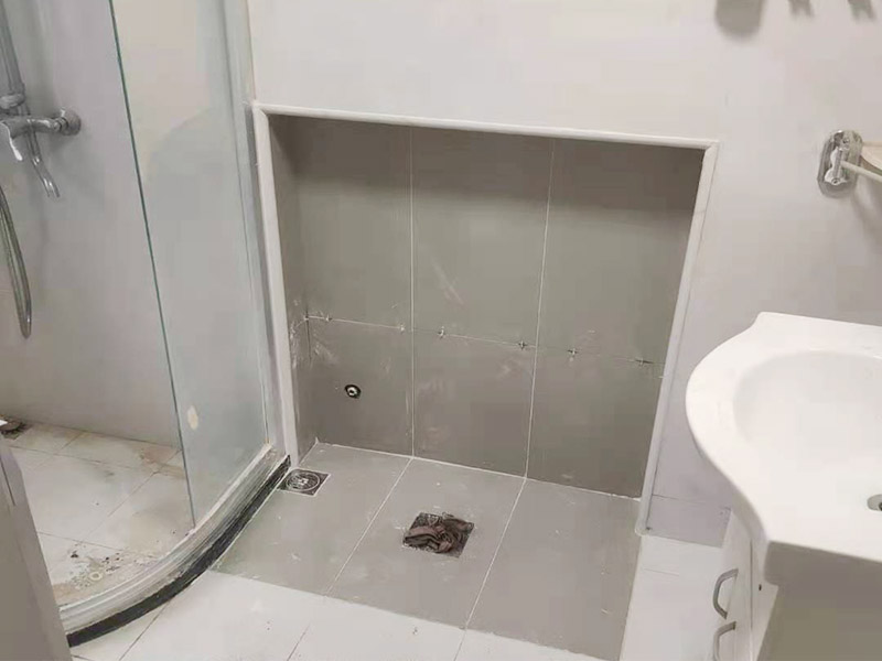 浴室墙内水管渗水维修