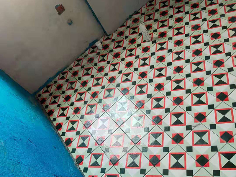 卫生间刷防水贴砖