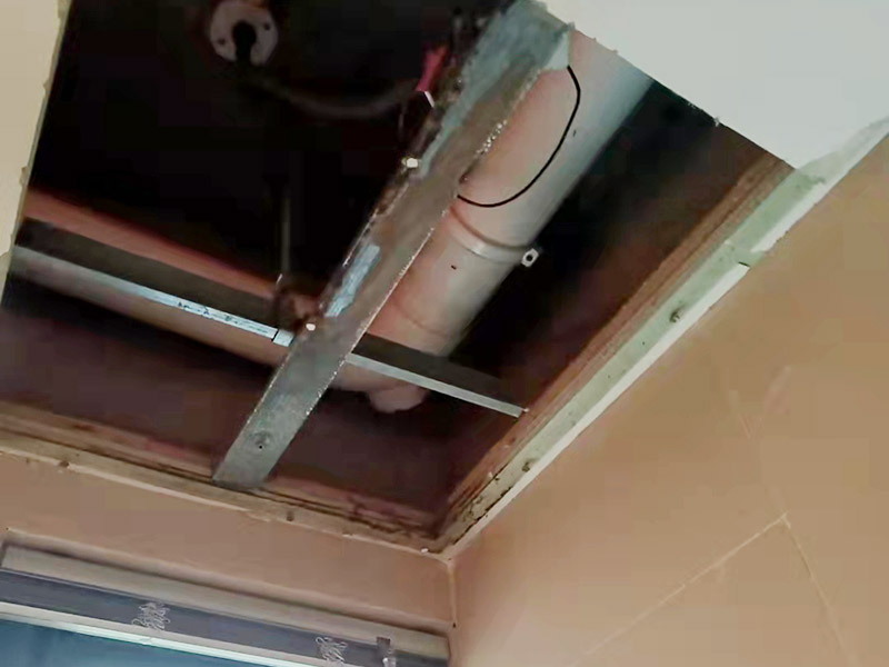 吊顶内水管漏水维修