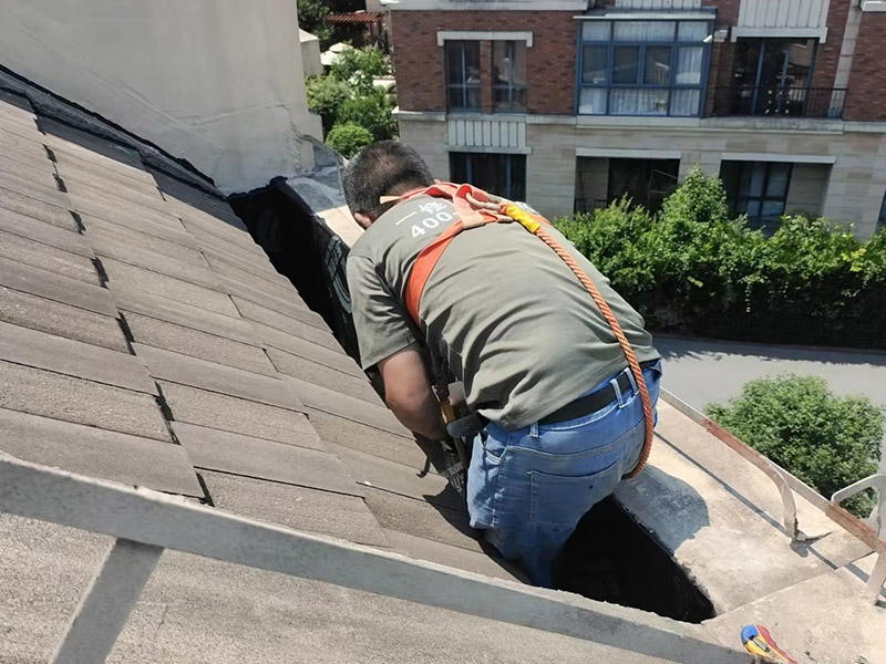 屋顶铺防水施工