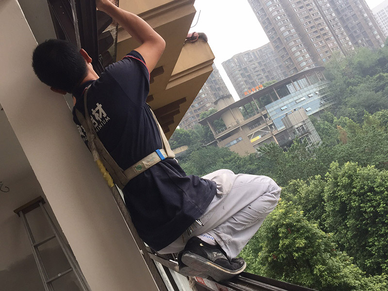 不知窗户维修找谁，电话约上门修窗户还能提前知道窗户维修多少钱