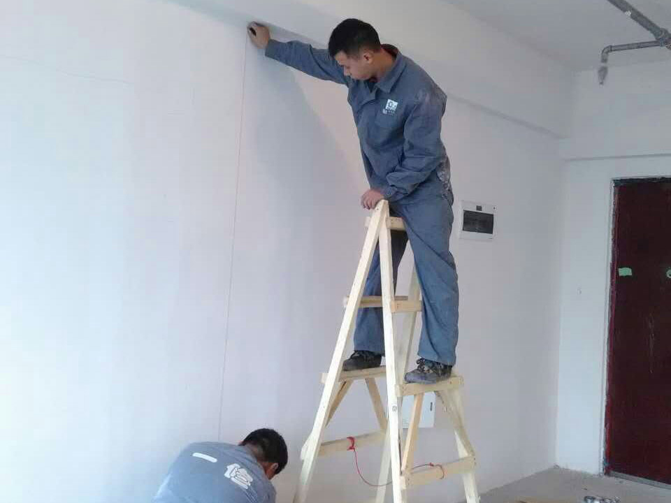 青岛墙纸翻新的方法，青岛墙纸翻新的注意事项