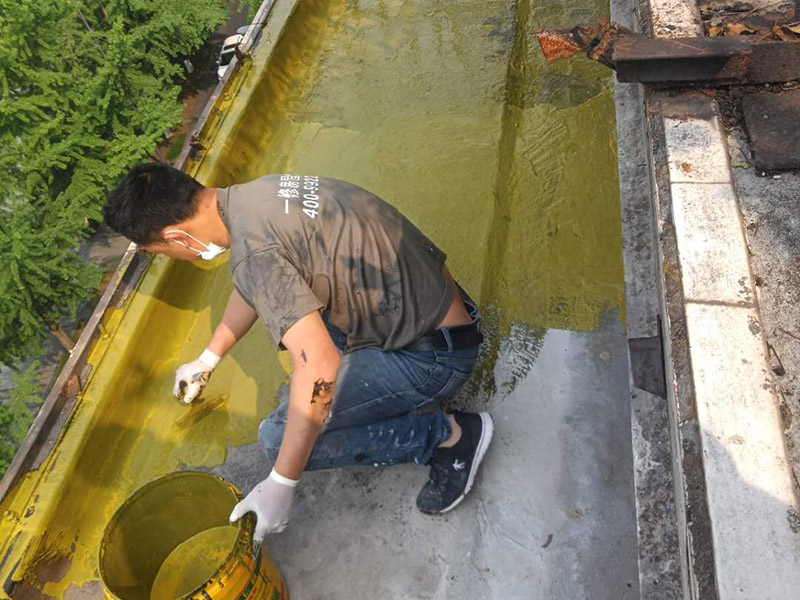 武汉防水工人常用的阳台补漏施工技巧，顶楼漏水怎样做
