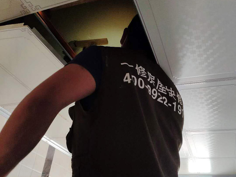 卫生间天花板维修该找谁，武汉维修公司如何维修天花板