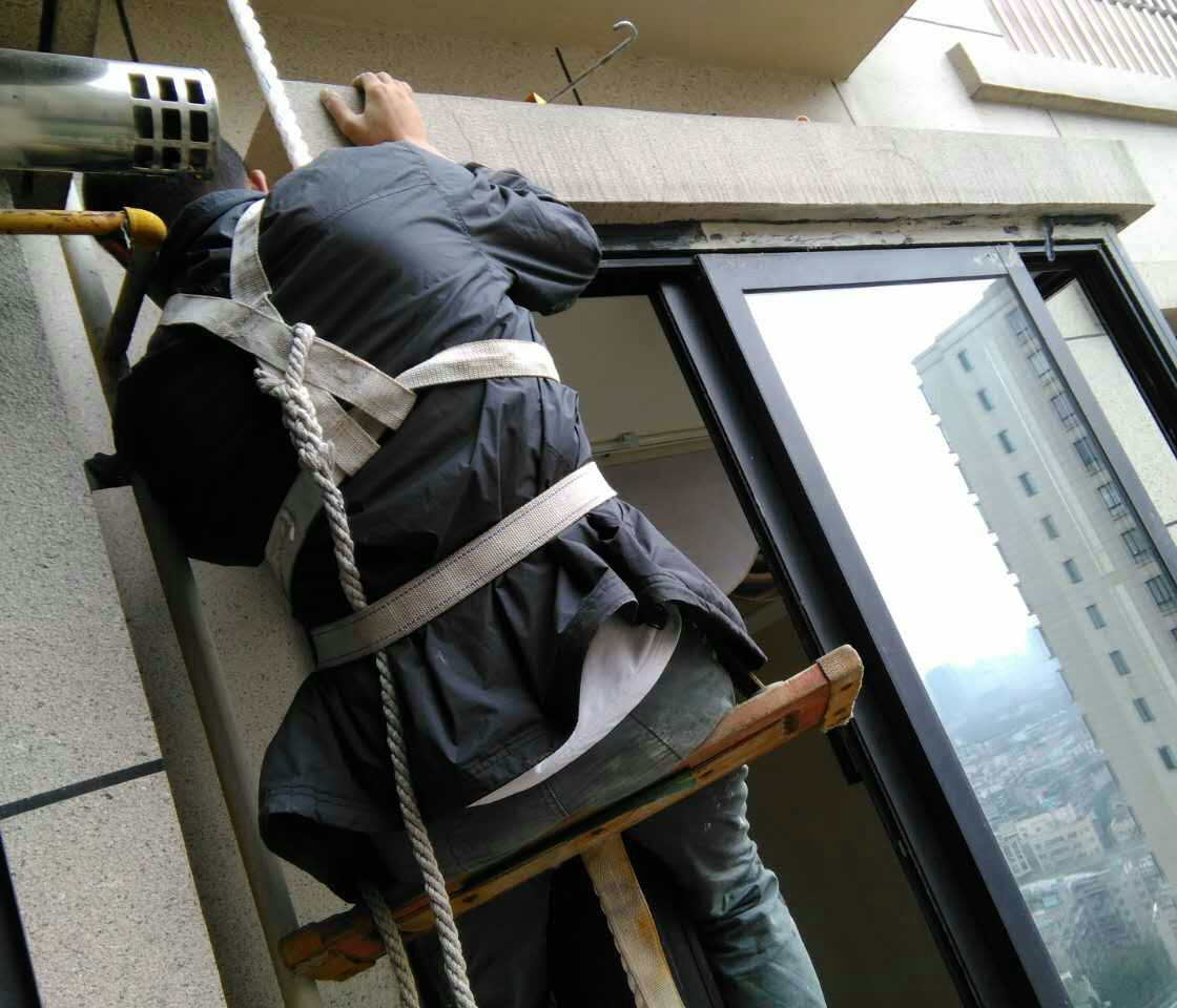 郑州哪家维修公司可以更换门窗把手，郑州塑钢门窗维修更换把手