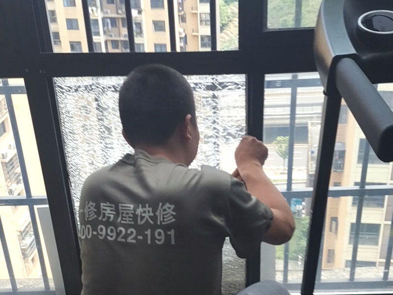 郑州修窗户上门服务，窗户本身质量问题造成漏水如何处理比较好